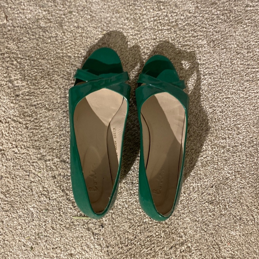 Border women’s size 39 emerald green patent leather formal sandal flats